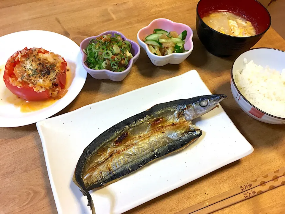 パン粉とチーズのトマト焼きと、干しさんま╰(*´︶`*)╯|かおちゃんさん