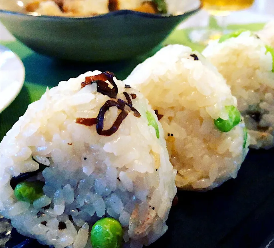 うちの定番✨枝豆と塩昆布と桜えびのおむすび🍙|ハマちゃんさん