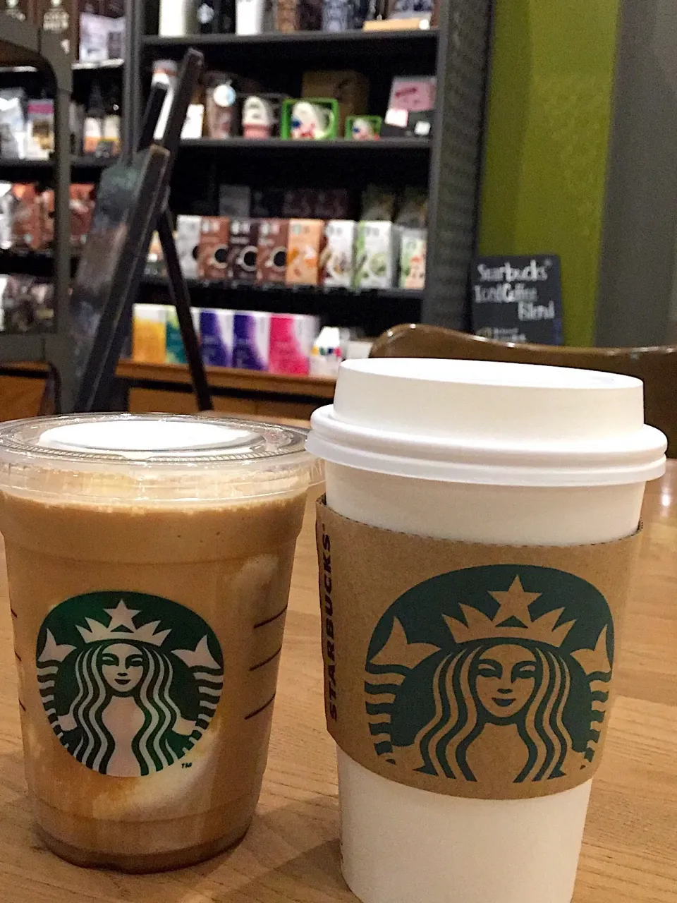 Snapdishの料理写真:ESPRESSO AFFOGATO FRAPPUCCINO、チャイティーラテトール|うえのぶさん