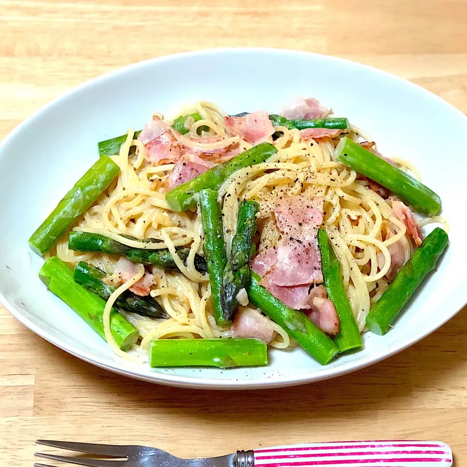 Snapdishの料理写真:アスパラとベーコンのクリームパスタ🥓 #料理男子 ヒガシマルのかき醤油使ったよ！|けんたろうさん