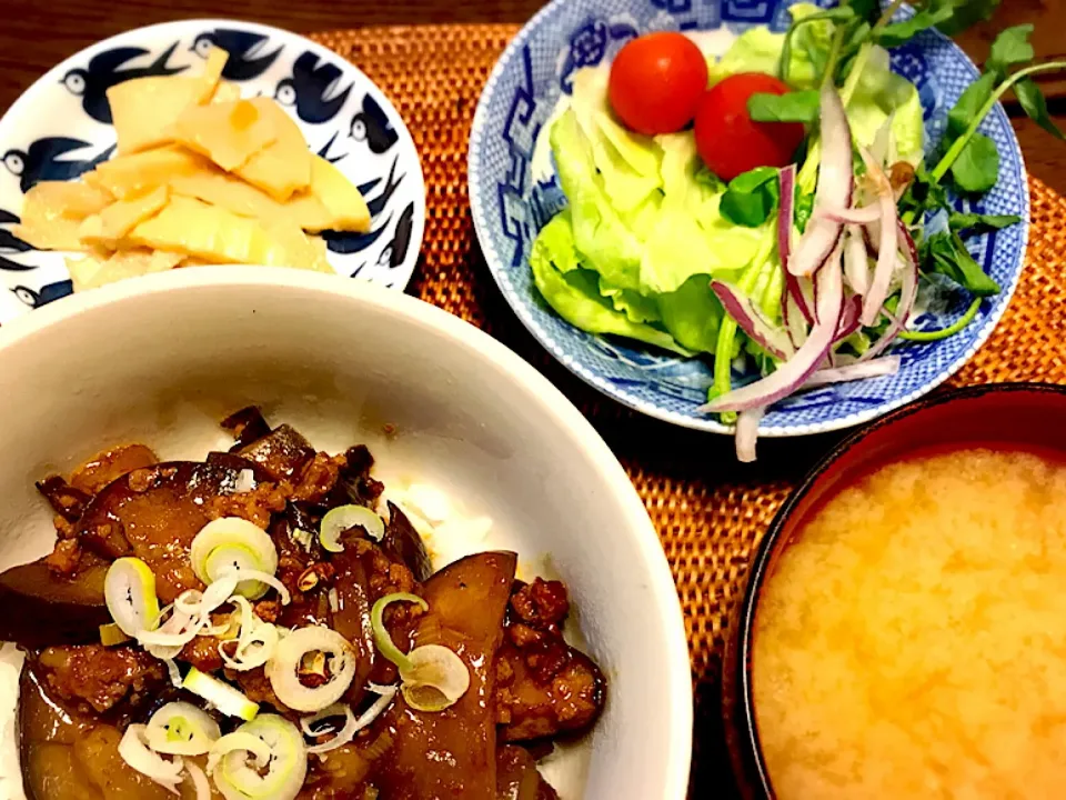 マーボ茄子丼と メンマ風煮のお夕飯|江口亜梨子さん