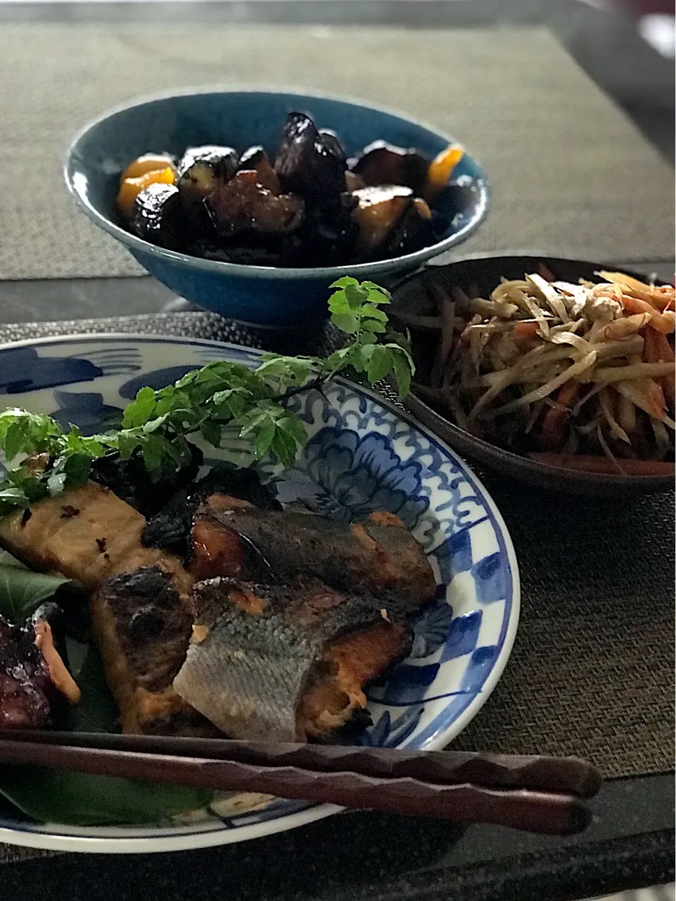 日本の朝ごはん 渋い田舎の土間風写真で|シュトママさん