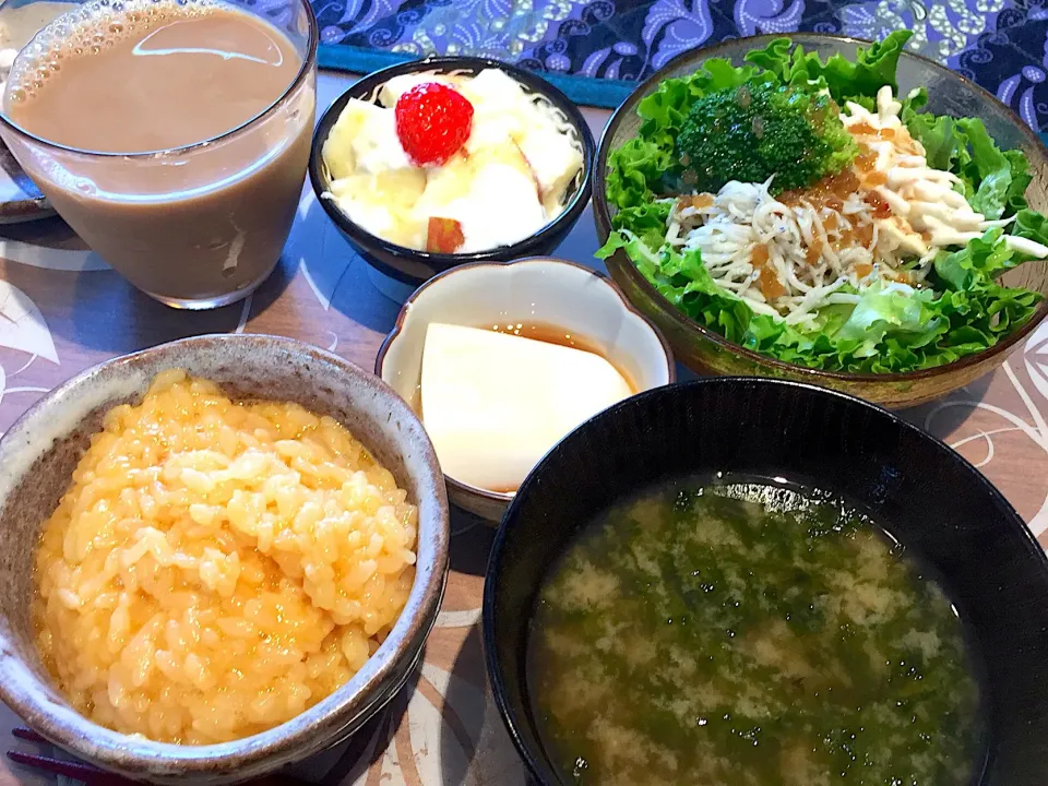 Snapdishの料理写真:朝ごはん
卵かけ御飯、サラダ（グリーンカール、茹でキャベツ、しらす、ゴボウ、ブロッコリー）、男前豆腐、あおさの味噌汁、りんご添えヨーグルト、豆乳珈琲|かよちゃんさん