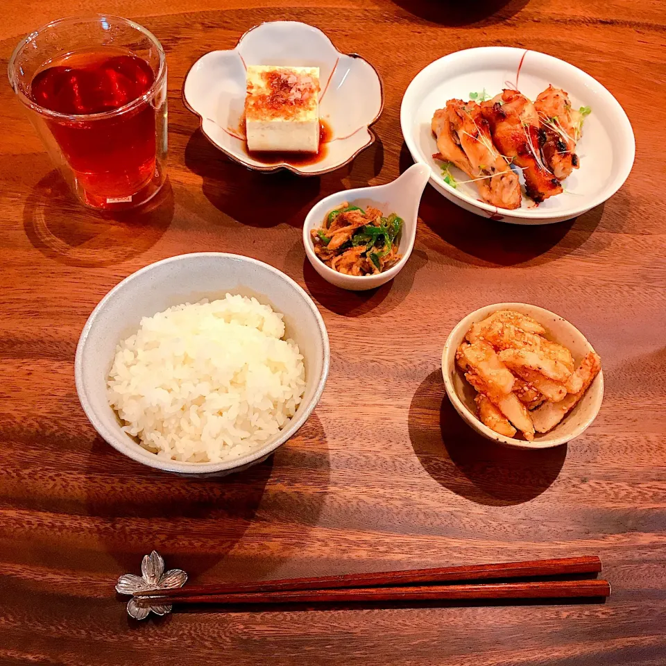 Snapdishの料理写真:手羽元の甘辛焼きと揚げ長芋の夕飯|hinaponさん