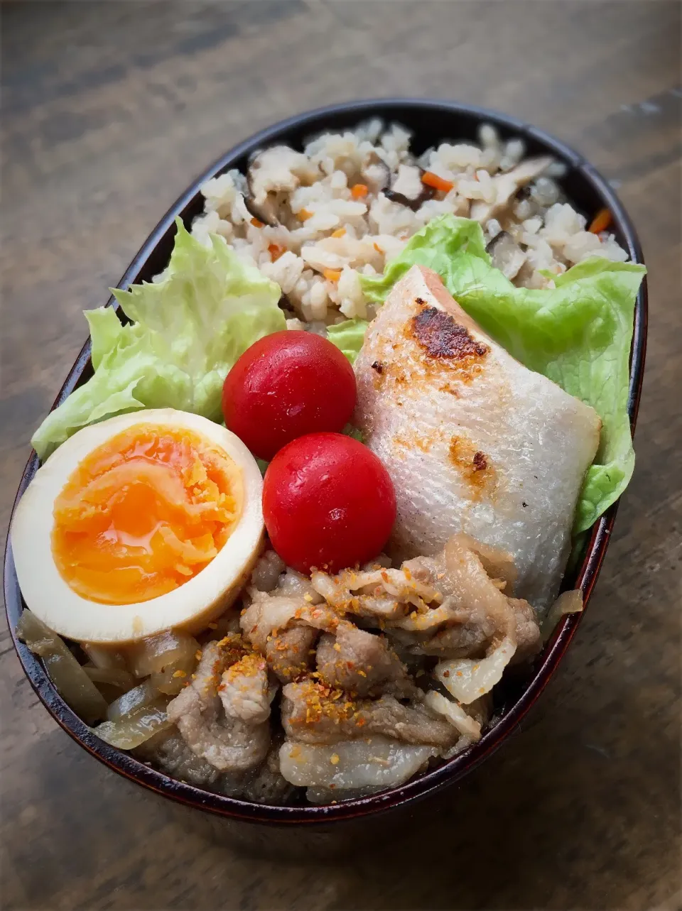 今日のお弁当
・椎茸の炊き込みご飯
・焼き塩シャケ
・煮卵
・豚バラ生姜焼き|akiさん