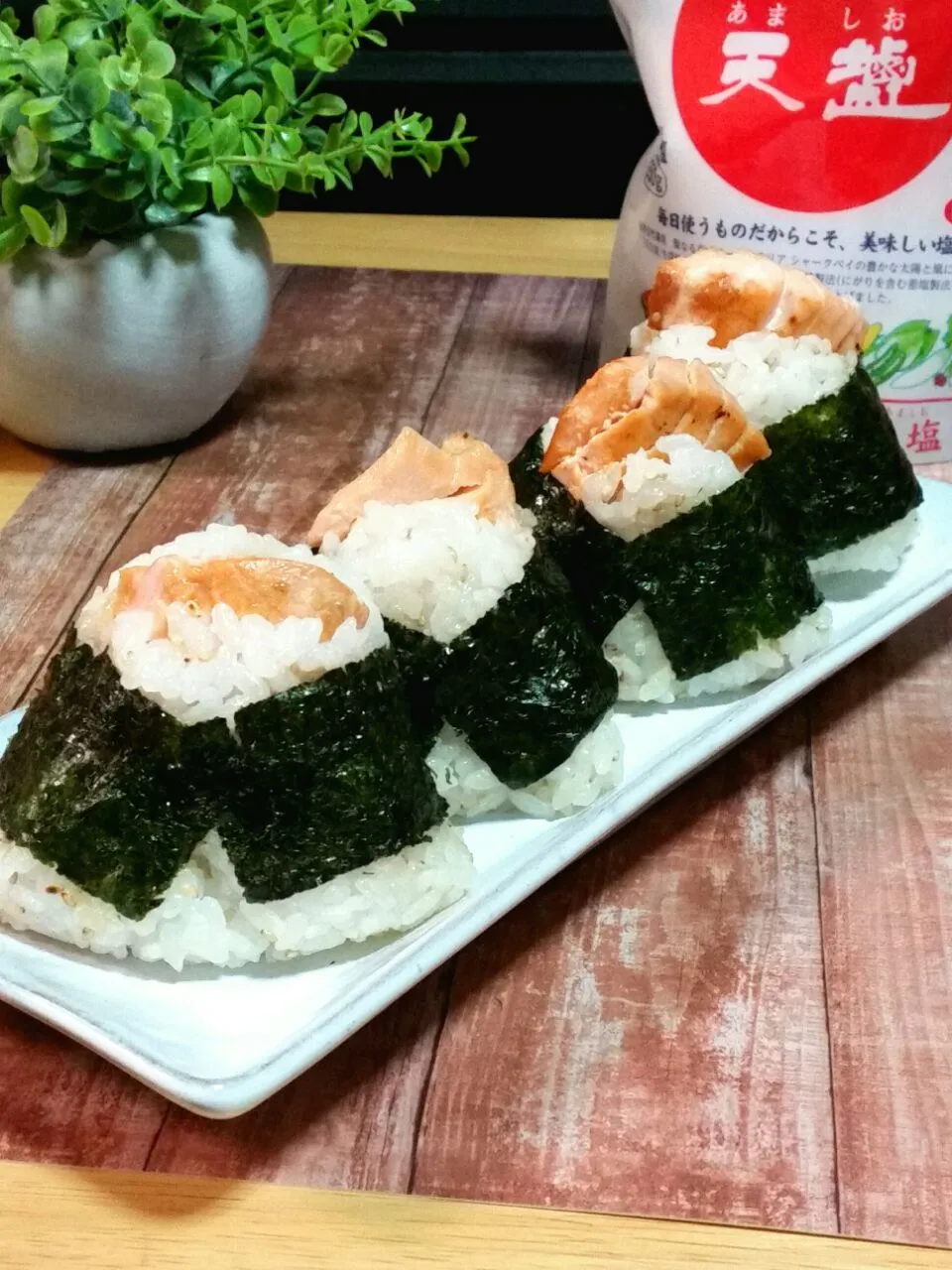 サーモンのバター醤油おにぎり|まーやんさん