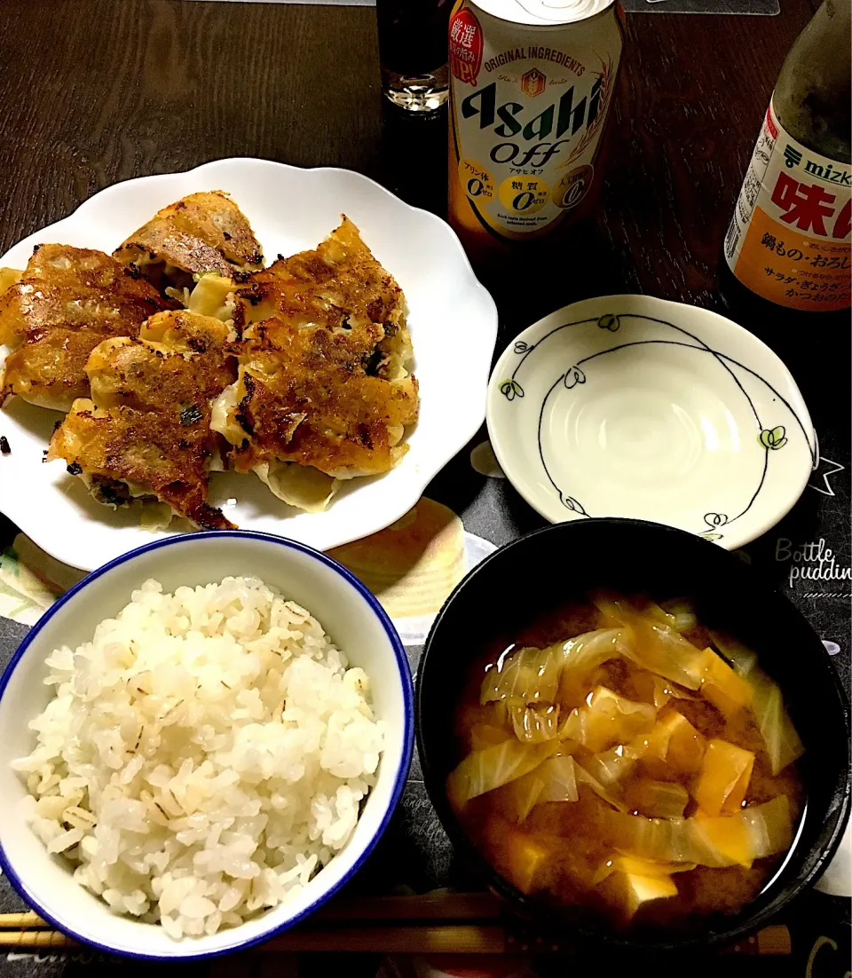 手作り餃子とキャベツと豆腐の味噌汁(*^｡^*)|ライムさん