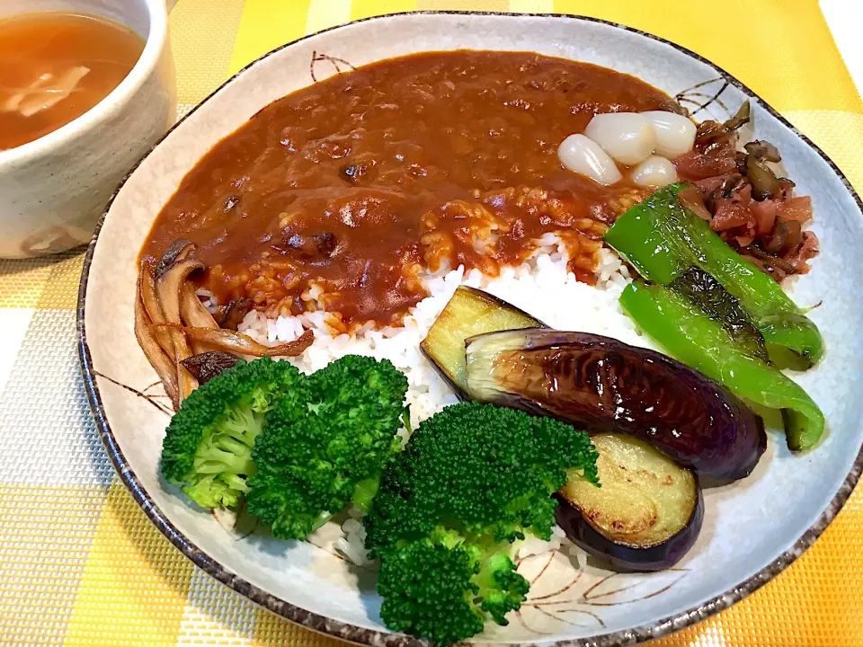 レトルトカレーを ワンフライパン焼き野菜&ブロッコリーでちょっと豪華に|Manabu Tanakaさん