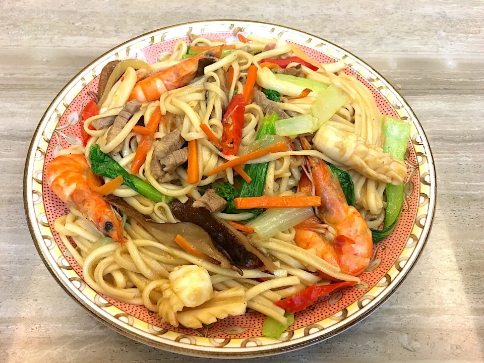 Snapdishの料理写真:Fried noodles with seafood|Angelさん