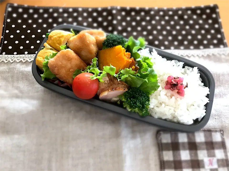 メカジキの生姜ニンニク焼き🐟
卵焼き🍳
チキンチーズロール🐓
かぼちゃの煮物🎃
🥦🍅🍚|あやこさん