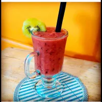 Papaya, kiwi, and mixed berries smoothie|Lohan Brownさん