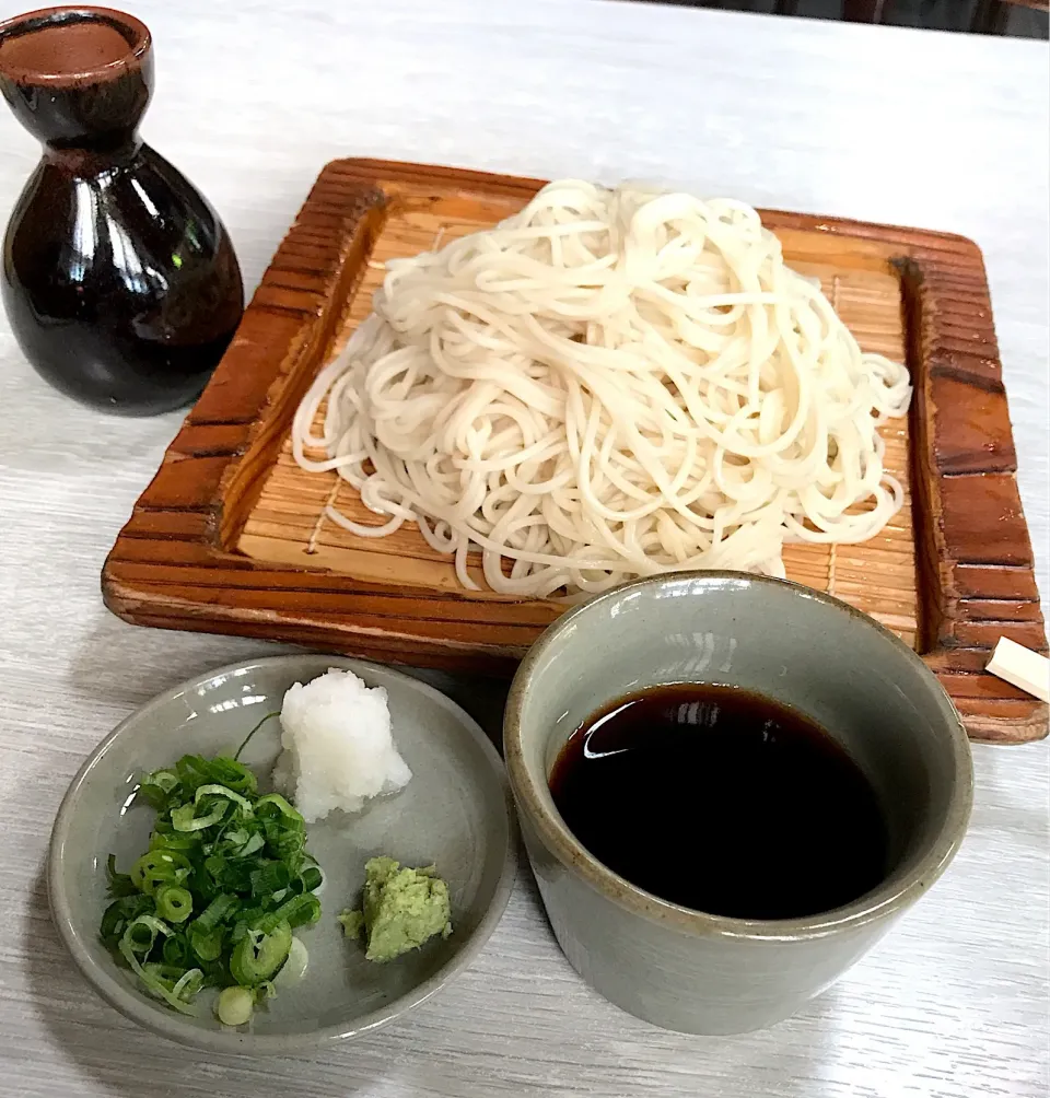 大阪新世界で、ツユが濃くてリーズナブルなお蕎麦屋さん見つけた♪並650円大盛800円、更級一番粉でこの値段は良いんだけど…やっぱり蕎麦湯の無い大阪の蕎麦屋さん😢|にゃあ（芸名）さん