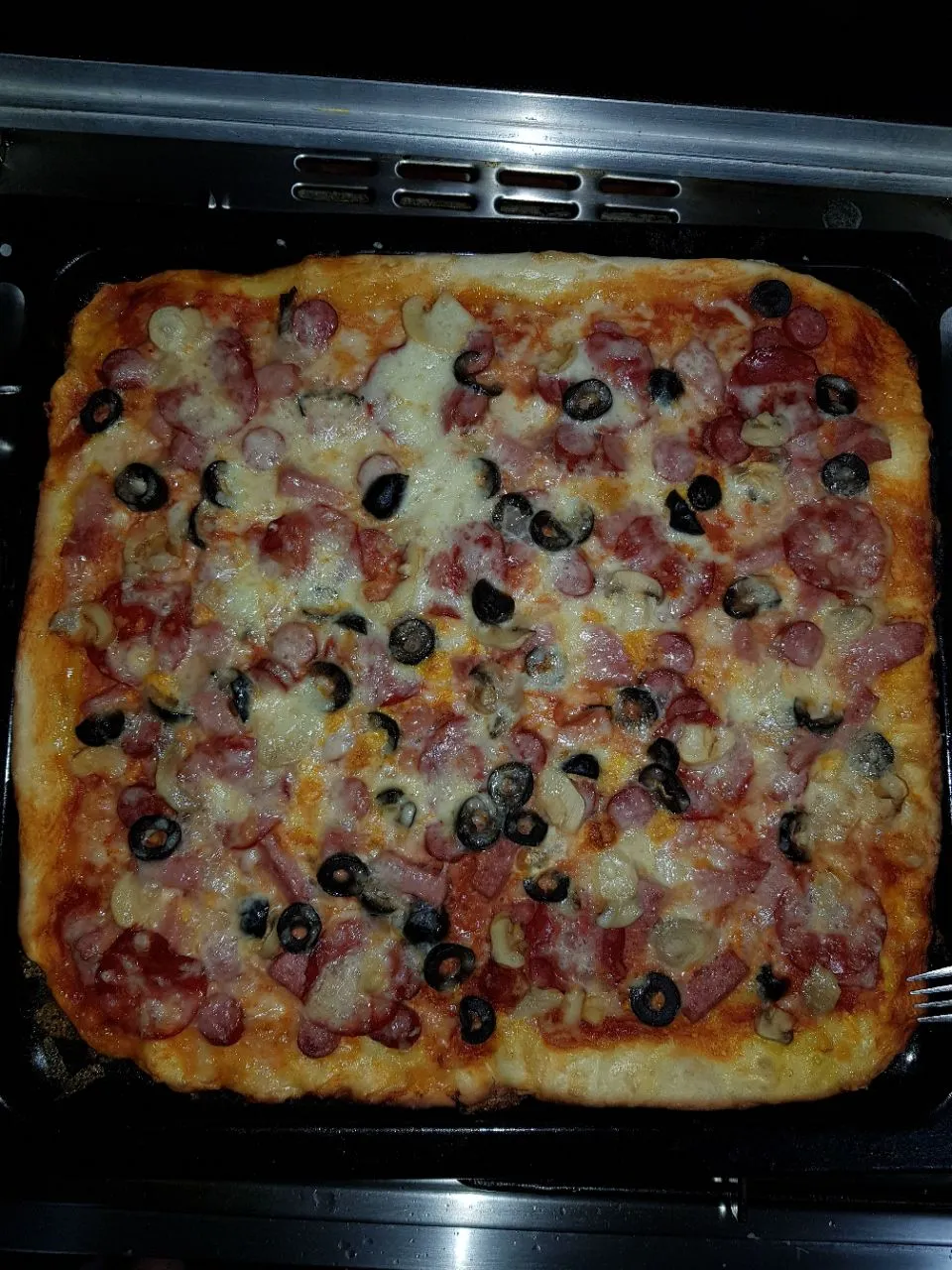 Homemade pizza|Laurentiu Iulian Popaさん