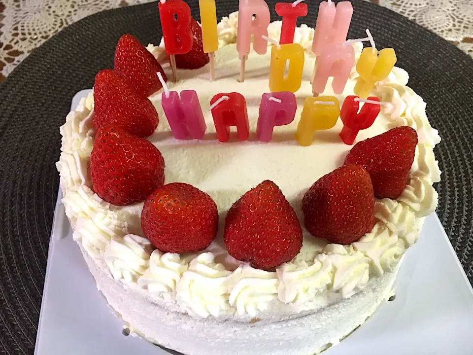 Snapdishの料理写真:誕生日ケーキ 苺ショート|ぷーさんさん