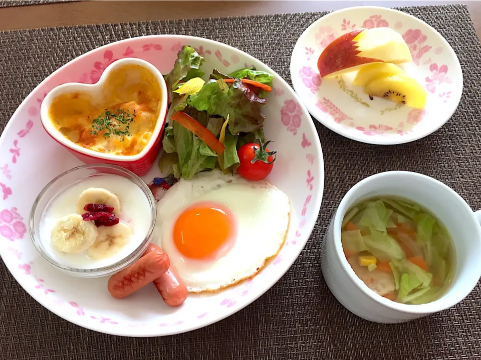 Snapdishの料理写真:今日の朝食🍴|ごまたまごさん