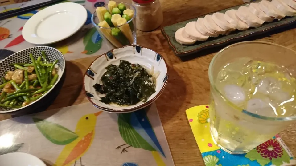 友達宅で晩酌～鶏ハム・鶏皮ニンニクの芽炒め・海藻ポン酢～|Yasuyoさん