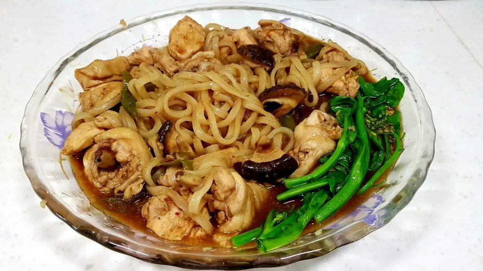 沙茶鸡面 - chicken noodle in satay sauce|steven z.y.さん