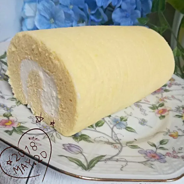 シンプルに、ふわふわロールケーキ💕|ユミさん