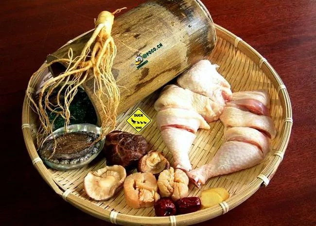 ginseng chicken soup in bamboo trunk|steven z.y.さん