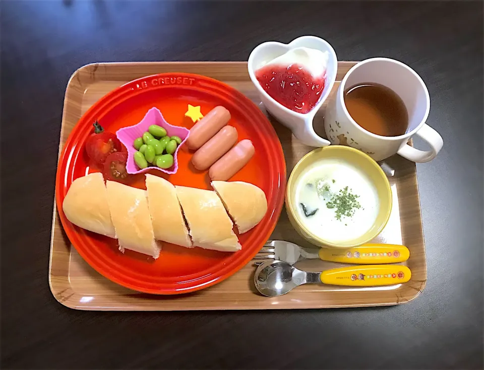 5/21❁息子 朝ごはん☀️
米粉ロールパン🥖
ミルクシチュー
枝豆
チーズインウインナー
ヨーグルト
いちごソース🍓
麦茶|つんさん