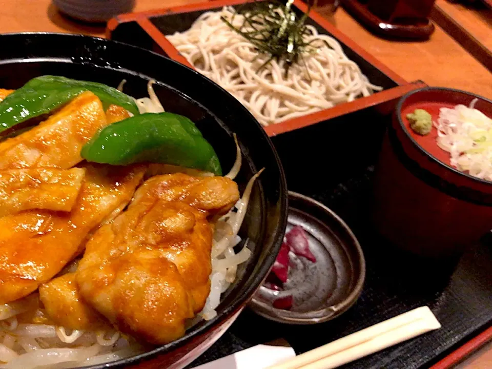 【週替りランチ】タンドリーチキン丼とおそばを頂きました。|momongatomoさん