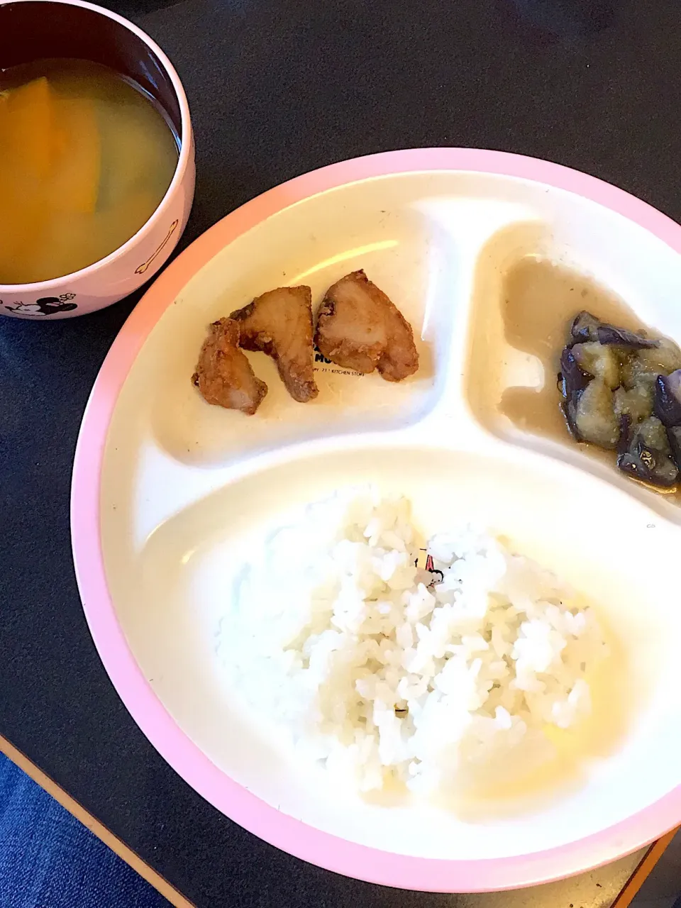 幼児食 夜
・ごはん
・カツオの竜田揚げ
・ナスの煮浸し
・かぼちゃのお味噌汁
・りんご|ぺろたんさん