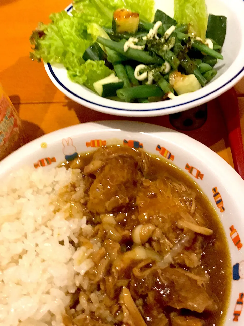 チキン煮込みカレー🍛  キュウリとインゲンのグリーンサラダ🥗|ch＊K*∀o(^^*)♪さん