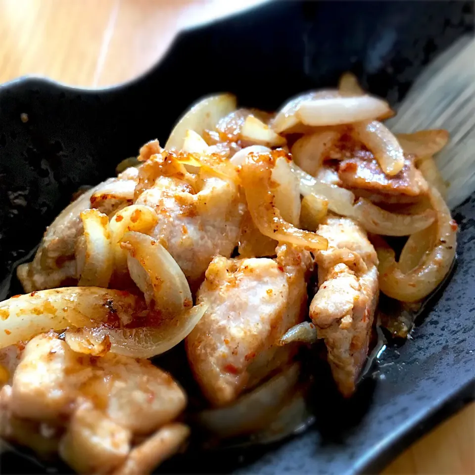 鶏肉と玉ねぎのマヨ炒め😋|ららさん