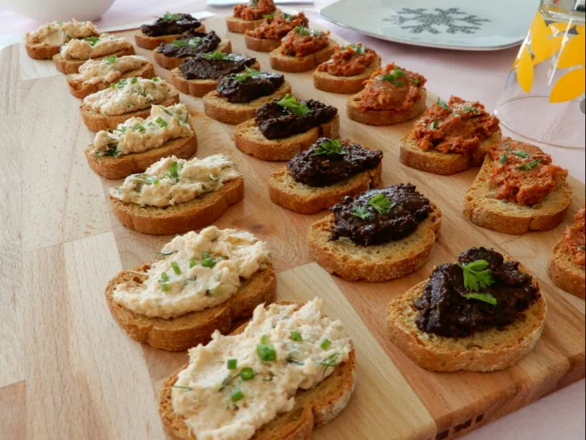 trio de toast, tomate sèche noix, tapenade, rillettes de saumon|mickamisaさん