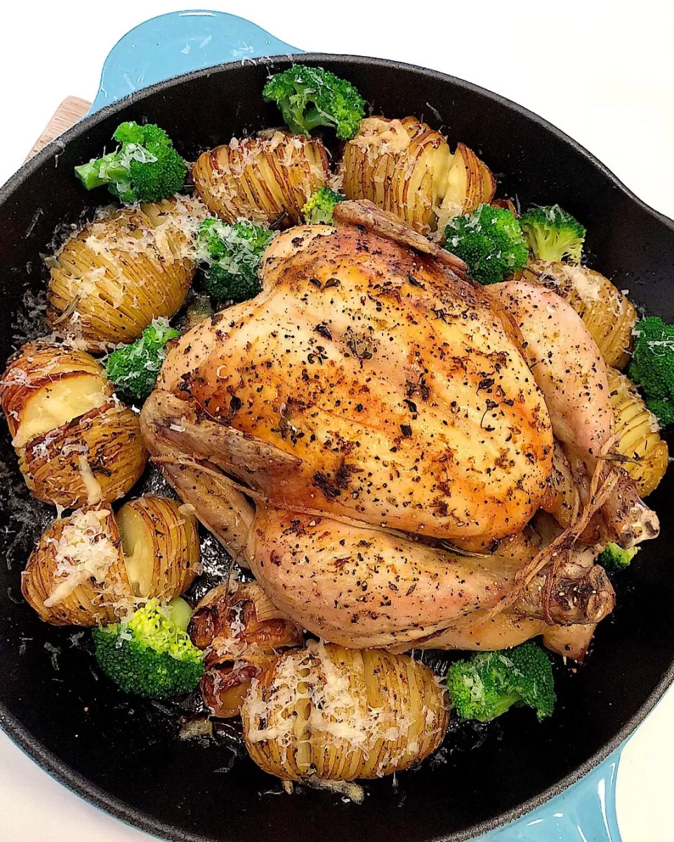 Herb butter roast chicken with hasselback potatoes|12Dragonさん