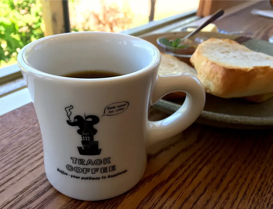 Snapdishの料理写真:いっぷく(´O｀)
グァテマラ＆トースト🍞 ジャム🍎がうまかったです。@TRACK COFFEE|ぽんたさん