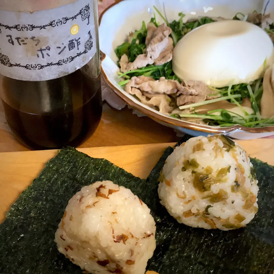 Snapdishの料理写真:おにぎり🍙＆豚しゃぶのランチ|momo2067さん