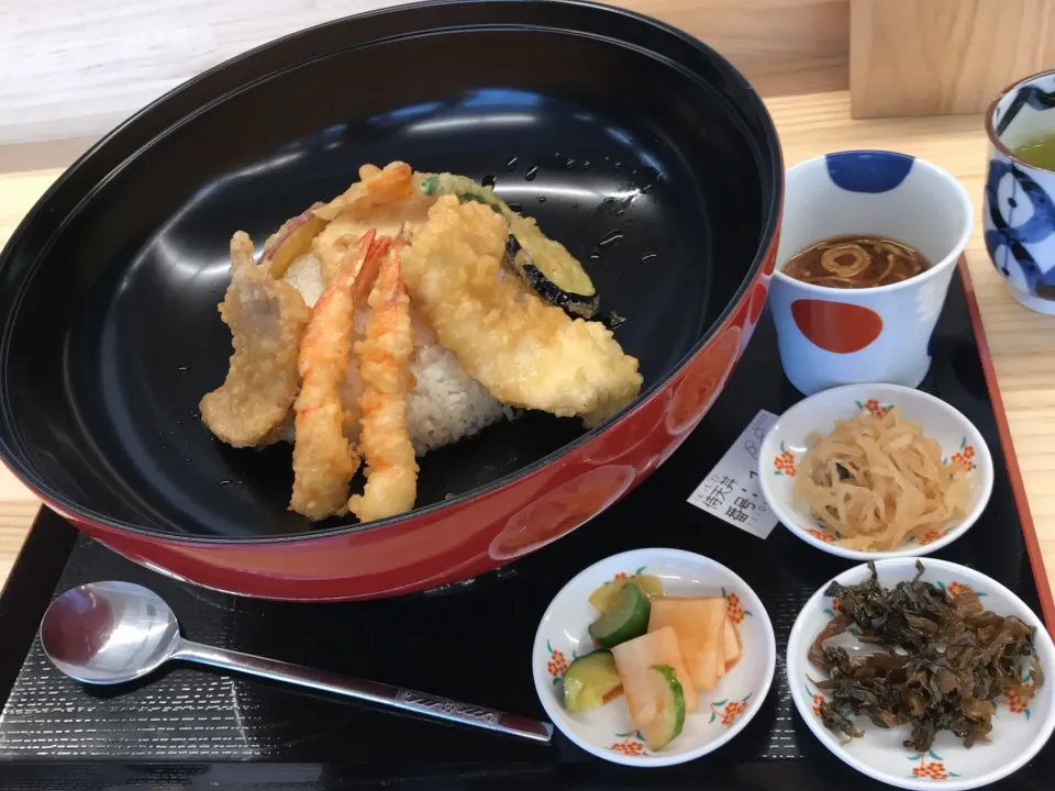 侍天丼（デカ盛り）|まさとさん