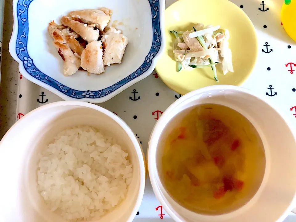 Snapdishの料理写真:軟飯 白味魚スティック もやしのサラダ キャベツスープ(完了食)|今日の給食ですさん