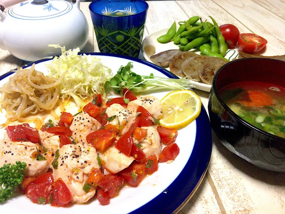 Snapdishの料理写真:今日の男飯(｡-_-｡)テニス🎾前バージョン！ 鳥ささみのオリーブオイル漬け&もやしのナムル&トマト味噌汁& テニス後のつまみは、静岡黒はんぺん焼きと枝豆🎶|ひーちゃんさん