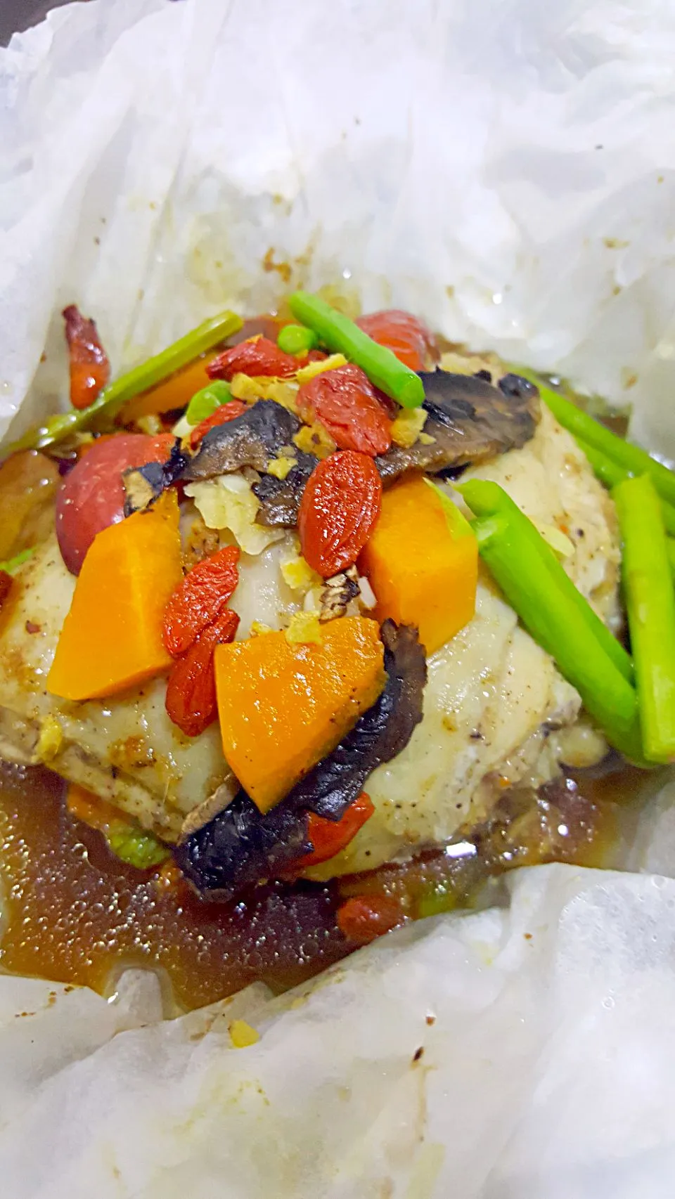 Herbal Steamed Chicken Thigh with vegetables. One pot wonder.|Serene Leeさん