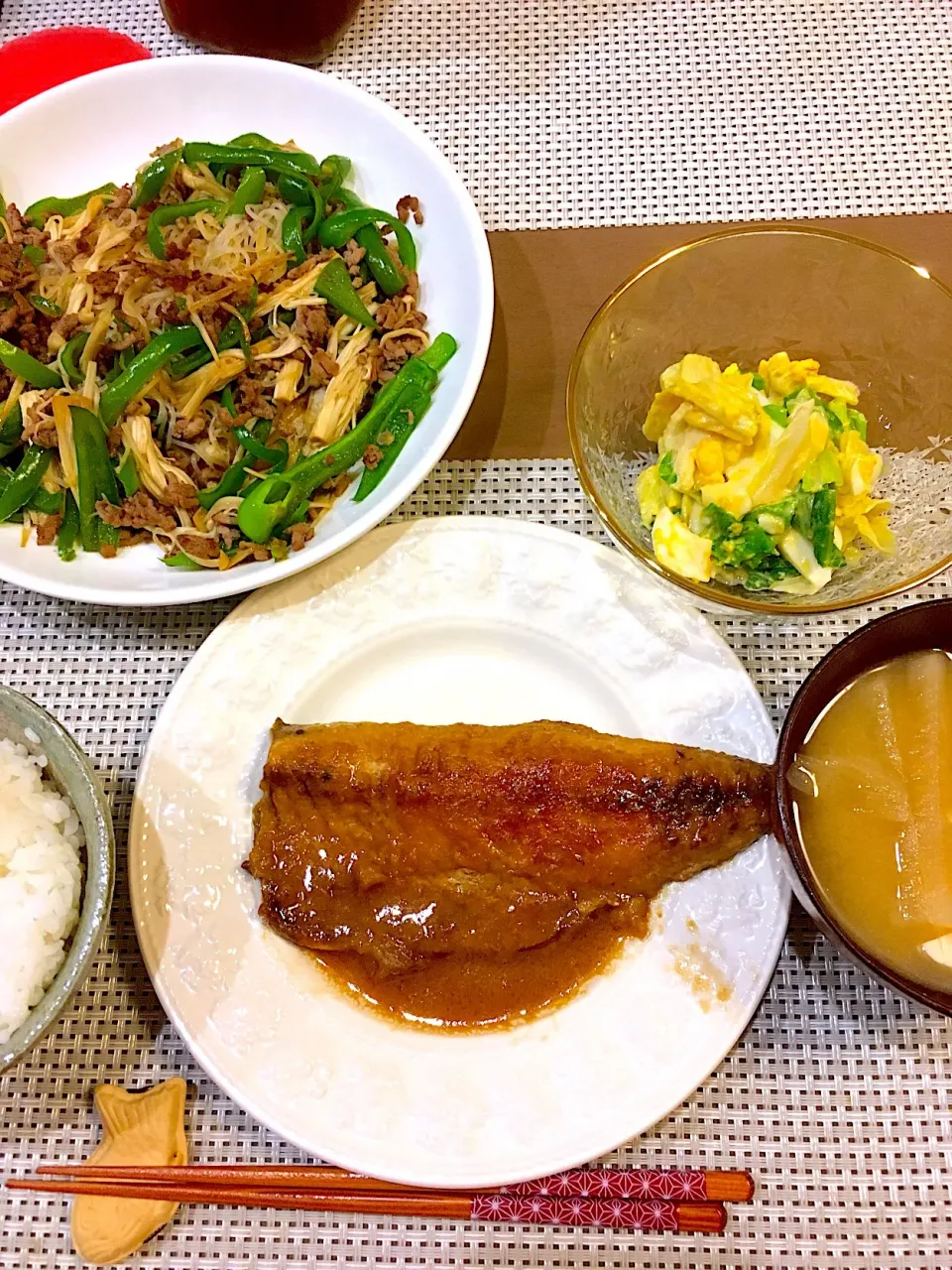 Snapdishの料理写真:・胡麻鯖の味噌煮
・ひき肉とピーマンのピリ辛炒め
・キャベツと卵の味噌マヨサラダ|mayuさん