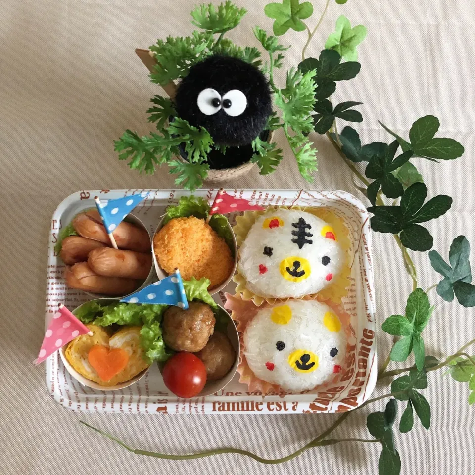 5/23❤︎娘のお弁当❤︎使い捨て
娘は今日から中学校のオリエンテーション旅行です🍀中学に入学してたくさんのお友達と一緒に過ごす初めての行事…楽しんできてほしいな☺️🎶
#お弁当 #弁当 #お昼ごはん #娘弁当 #ランチ|Makinsさん