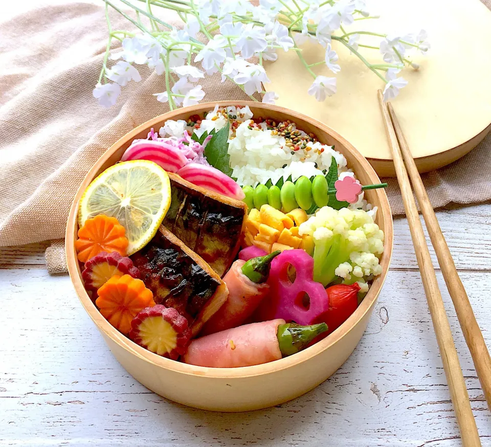 Snapdishの料理写真:鯖の塩焼きのお弁当|yukino_72さん