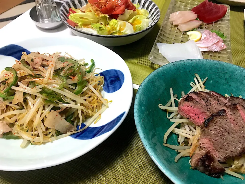 塩焼きそば、オージービーフのランプ肉ステーキ、野菜サラダ、刺盛。|yukiさん