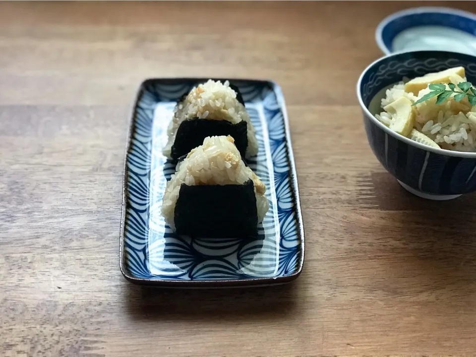 Snapdishの料理写真:筍ご飯のおにぎり|まる(丸大豆)さん