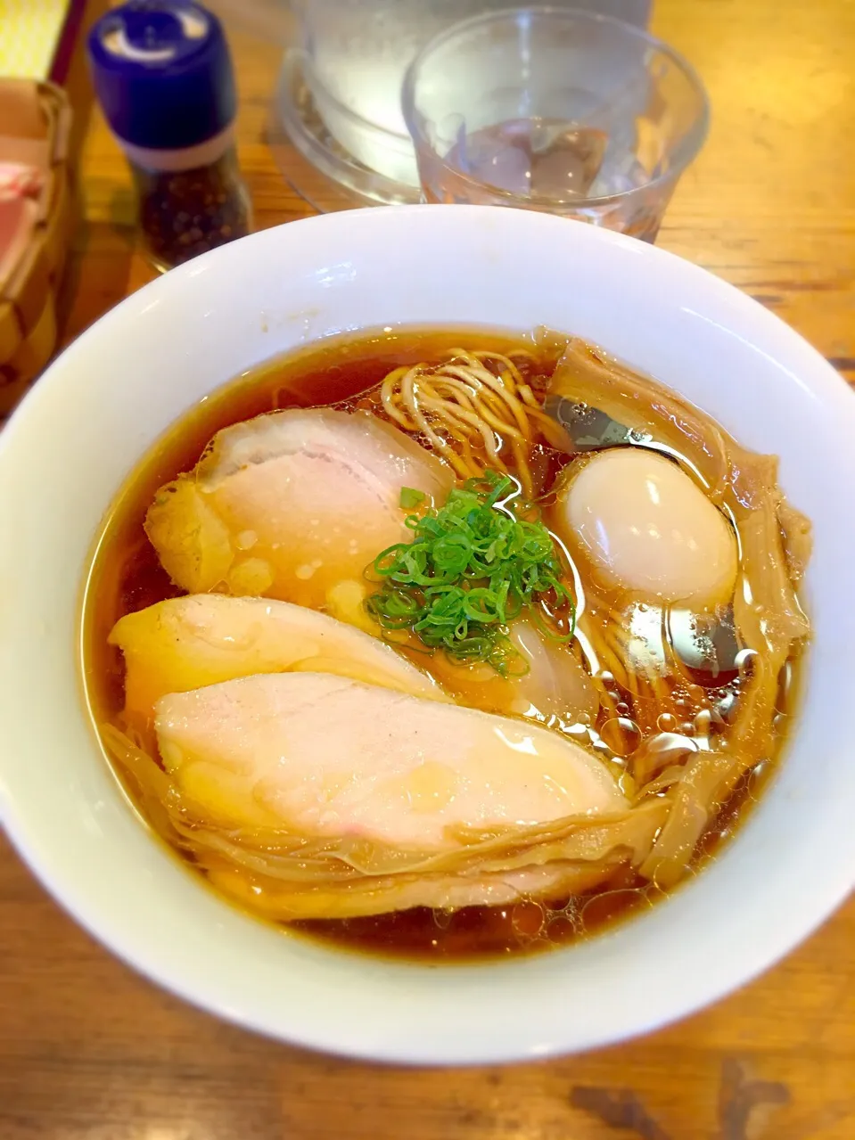 醤油ラーメン＋鶏チャーシュー2枚＋味玉
@ラーメン屋トイ・ボックス|morimi32さん