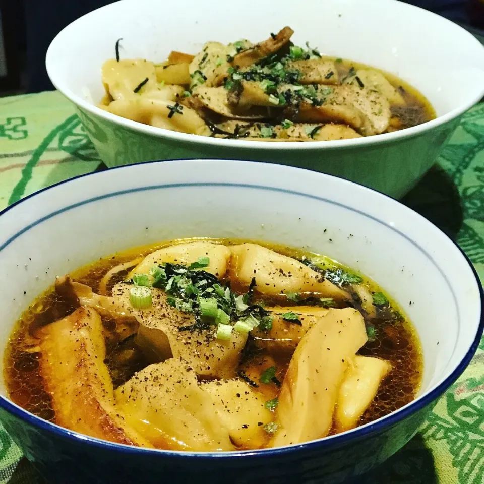 #feelingforsoup  #udonnoodles  Eringi Mushrooms with Gyoza in a Oyster Soy Stock #chefemanuel #homecooking|Emanuel Hayashiさん