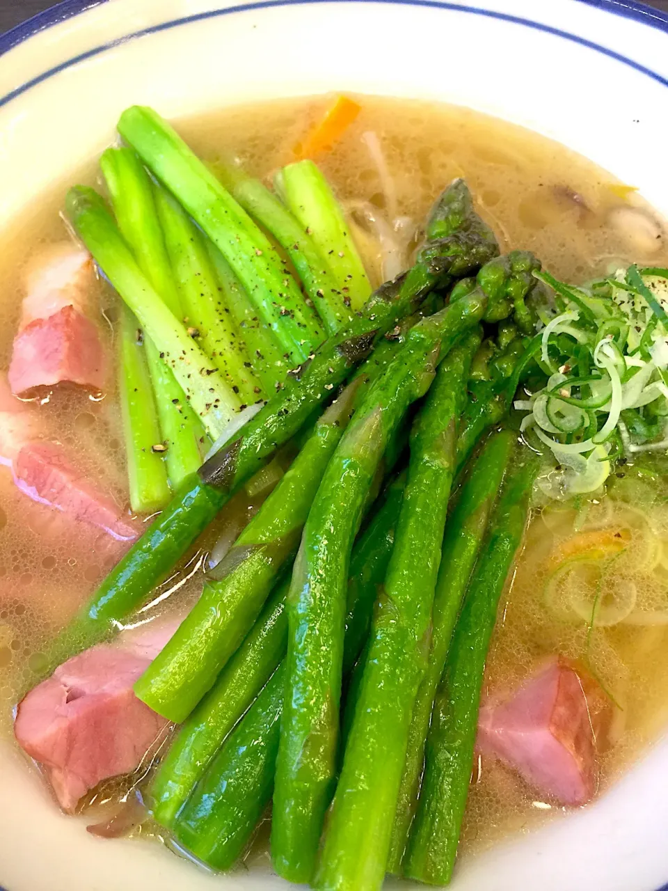 アスパラとベーコンの塩ラーメン|きらさん