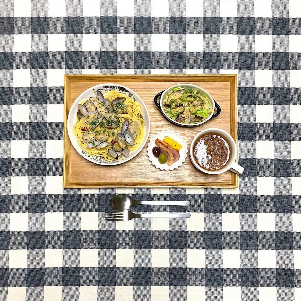 晩ごはん。くにぽんさんの料理 オイルサーディンのサラダ♪ # #ボンゴレビアンコ|omoさん