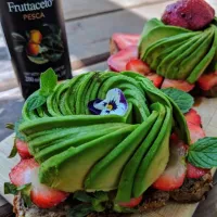 Snapdishの料理写真:Avocado toast|paulaさん