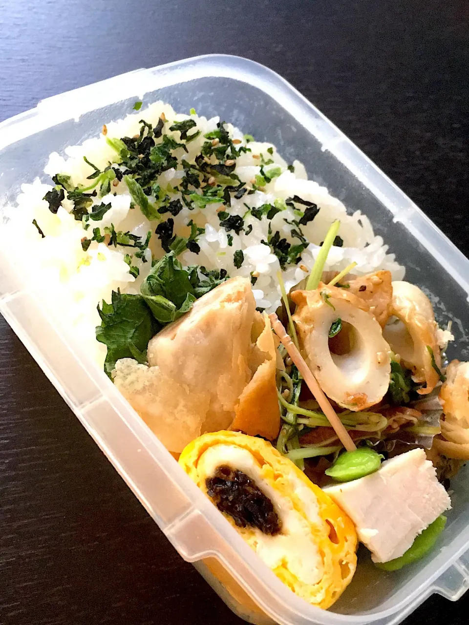 旦那弁当🍱
#昆布入り卵焼き #ちくわと水菜胡麻和え #冷凍春巻き#枝豆チキン#青菜ごはん|めかぶさん