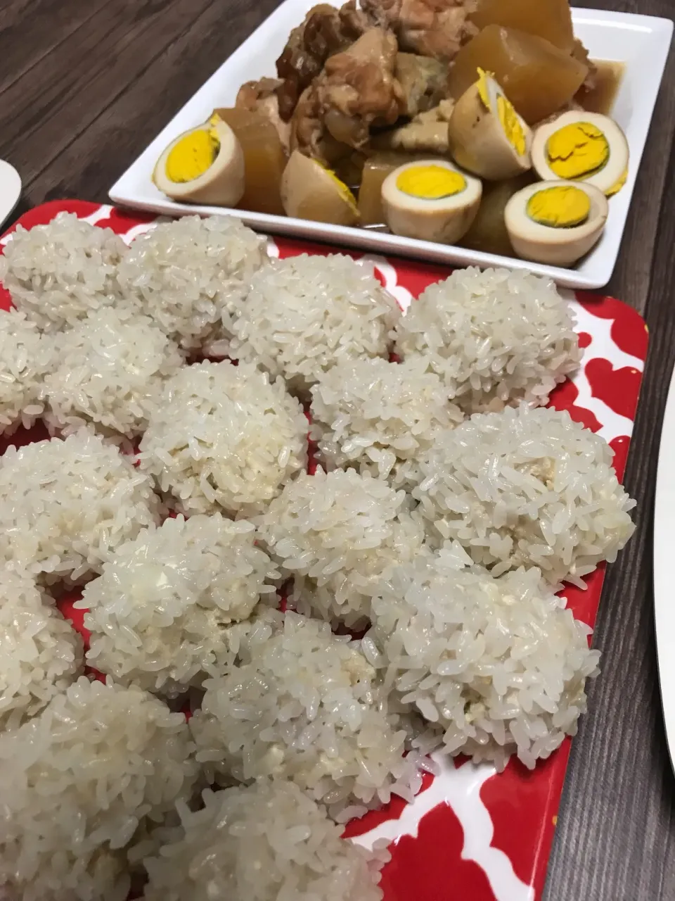 豆腐団子のもち米蒸し☆とり手羽と大根煮物|MEGUMIさん