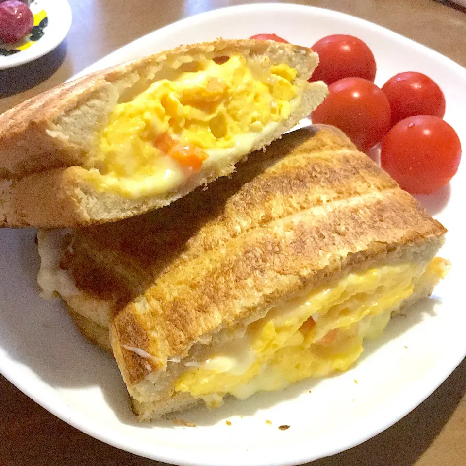 ホットサンド🥚🧀|宙まめさん