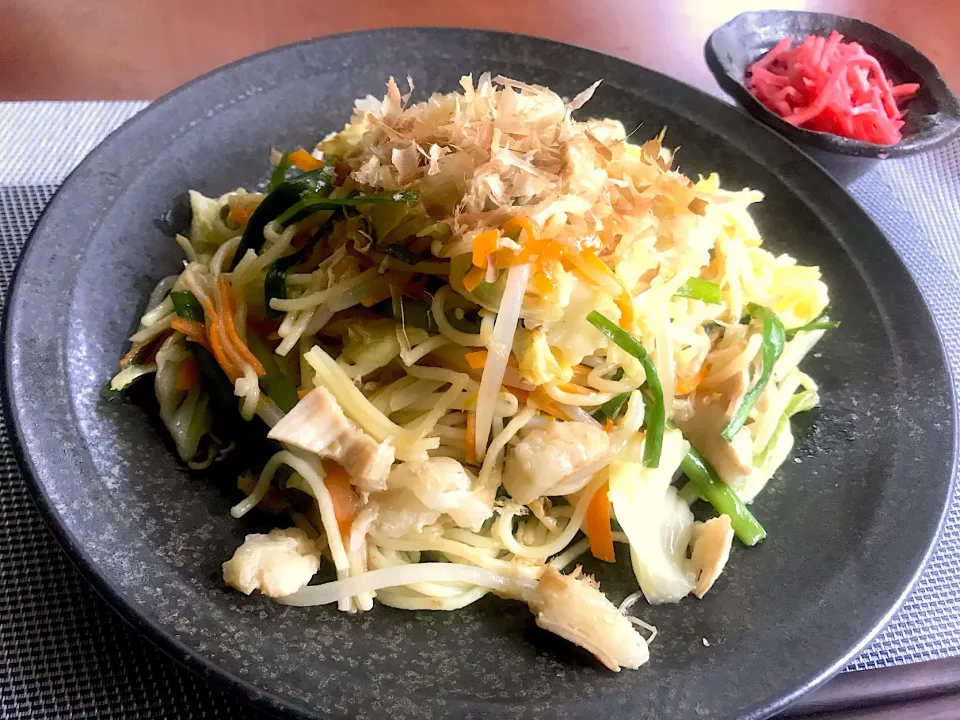 Snapdishの料理写真:Fried Noodles♨️もつと韮の塩焼きそば〜ん|🌈Ami🍻さん